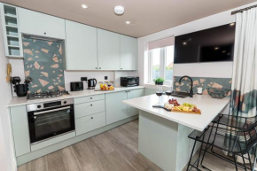 NEW Nr Bmth town and beach, 2 bed, garden & parking
